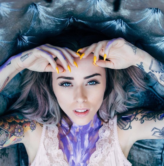 Alysha Nett gray pink hair