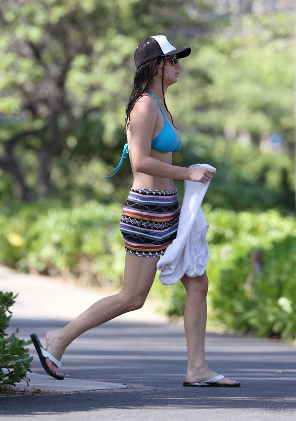 Jennifer Lawrence bikini candids in Maui 11/21/12 