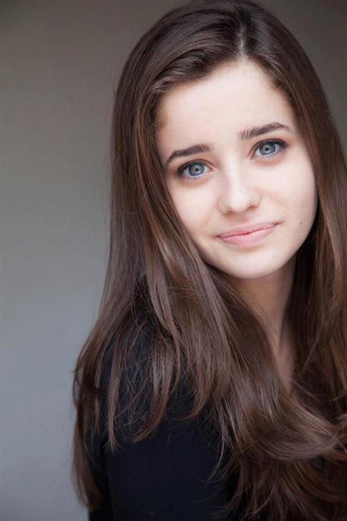 Holly Earl