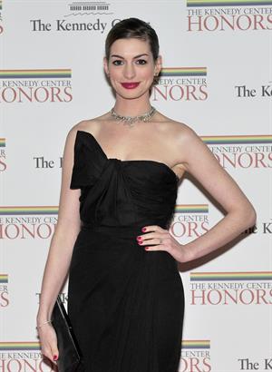 Anne Hathaway enters Kennedy Center for rehearsals on December 3, 2011