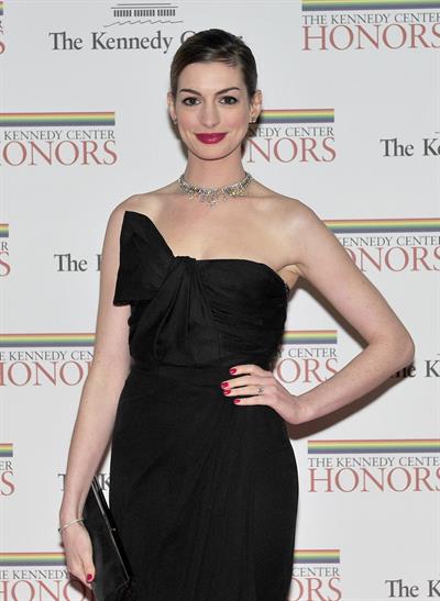Anne Hathaway enters Kennedy Center for rehearsals on December 3, 2011