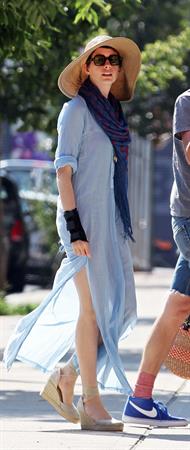 Anne Hathaway heading to a backyard party in New York City on July 4, 2012