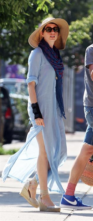 Anne Hathaway heading to a backyard party in New York City on July 4, 2012
