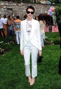 Anne Hathaway Stella McCartney Spring 2012 Presentation Dinner on June 11, 2012
