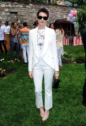 Anne Hathaway Stella McCartney Spring 2012 Presentation Dinner on June 11, 2012