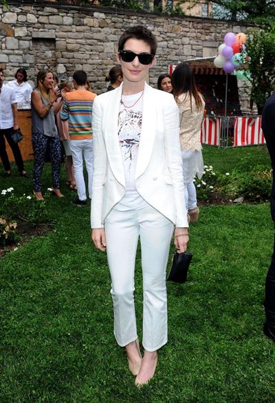 Anne Hathaway Stella McCartney Spring 2012 Presentation Dinner on June 11, 2012