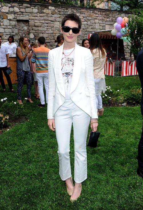 Anne Hathaway Stella McCartney Spring 2012 Presentation Dinner on June 11, 2012