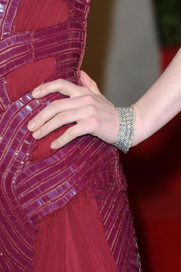 Anne Hathaway Vanity Fair Oscar Party on February 27, 2011