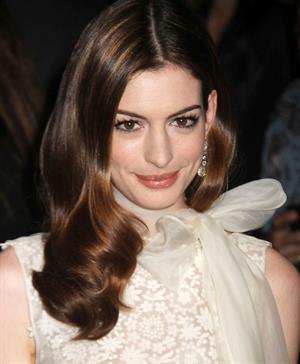 Anne Hathaway Love & Other Drugs screening at the DGA Theater in New York City on November 16, 2010