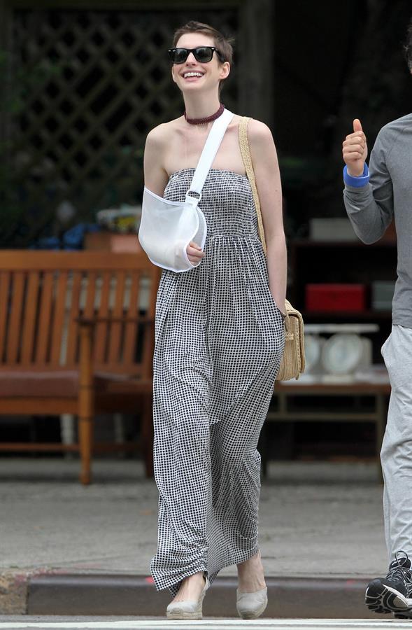 Anne Hathaway out for lunch in Brooklyn New York City on May 30, 2012
