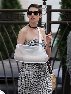 Anne Hathaway out for lunch in Brooklyn New York City on May 30, 2012