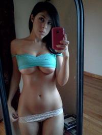 Yanine Nina taking a selfie