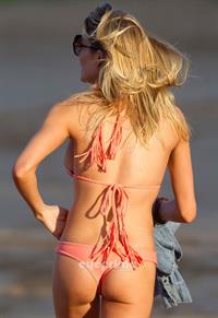 LeAnn Rimes in a bikini - ass