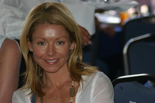 Kelly Ripa Pictures. 