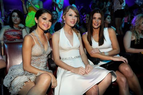 Ashley Greene 2011 Teen Choice Awards on August 7, 2011