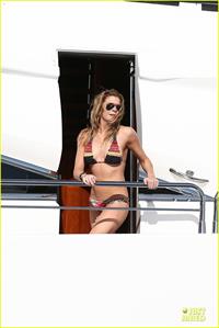 LeAnn Rimes in a bikini