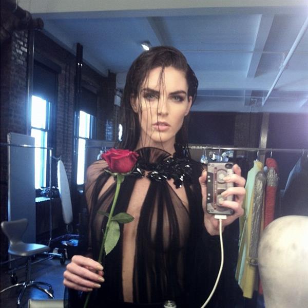 Hilary Rhoda taking a selfie