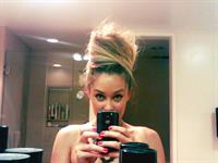 Lauren Conrad taking a selfie