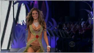 Alessandra Ambrosio in lingerie