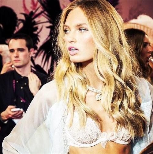 Romee Strijd in lingerie