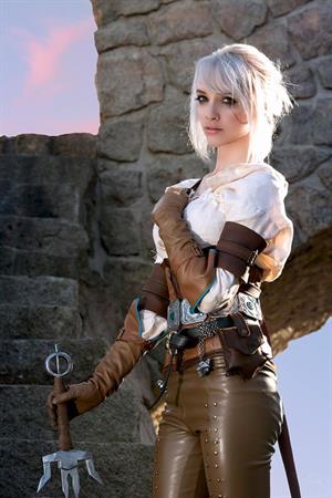 Lyz Brickley- Ciri Cosplay