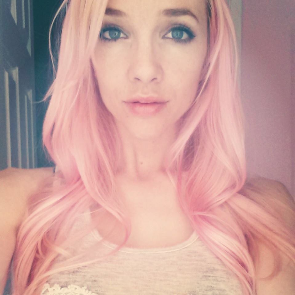 Lyz Brickley taking a selfie