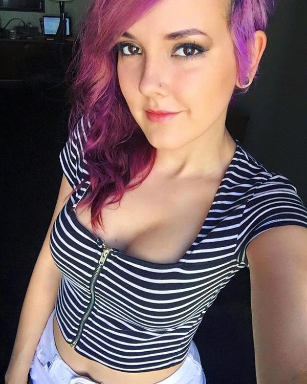 Darshelle Stevens taking a selfie