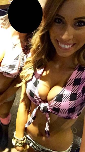 Amber Herst taking a selfie