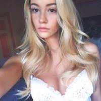 Bryana Holly taking a selfie