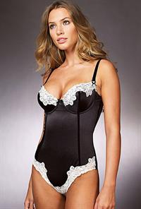 Luiza Freyesleben in lingerie