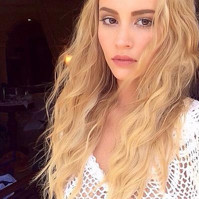 Bryana Holly taking a selfie