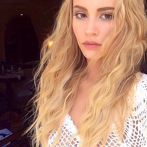 Bryana Holly taking a selfie