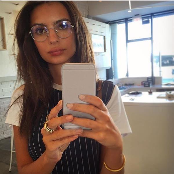 Emily Ratajkowski taking a selfie