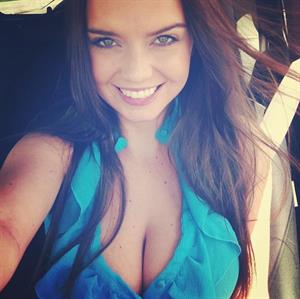 Lauren Hanley taking a selfie