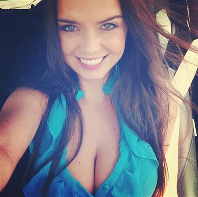 Lauren Hanley taking a selfie