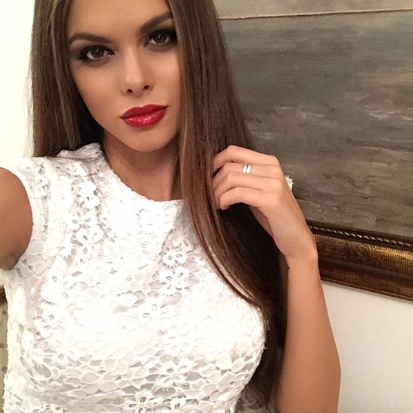 Viktoria Odintsova taking a selfie