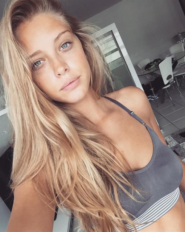 Abby Champion taking a selfie