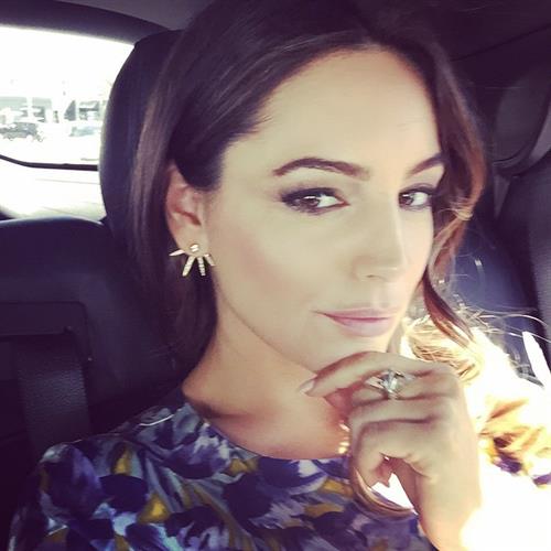 Kelly Brook taking a selfie