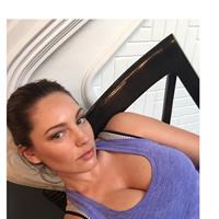 Kelly Brook taking a selfie