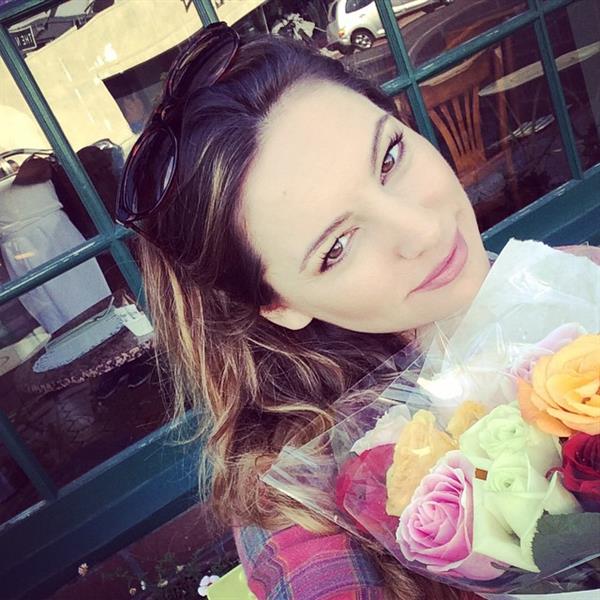 Kelly Brook taking a selfie