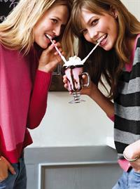 ... and Toni Garrn (left)