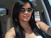 Daisy Marie taking a selfie