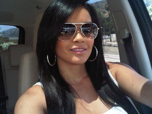 Daisy Marie taking a selfie