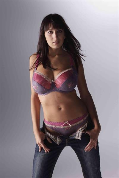 Jana Defi in lingerie