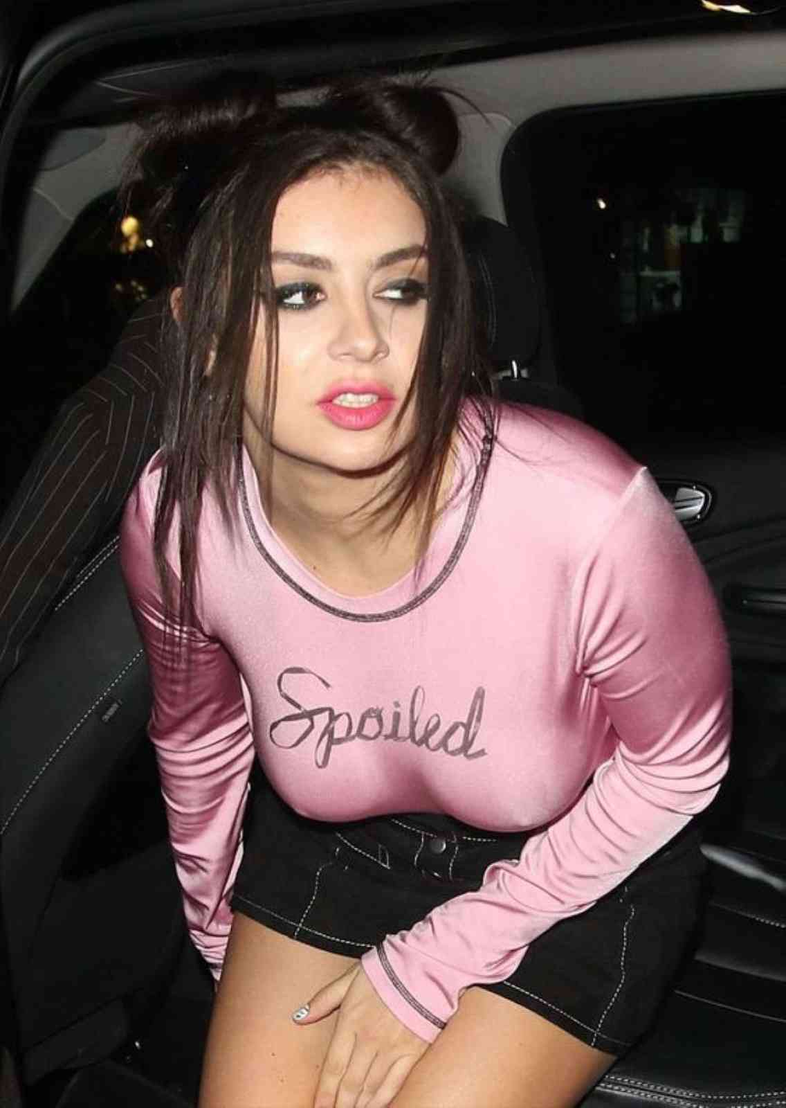 Charli XCX Pictures in an Infinite Scroll - 51 Pictures