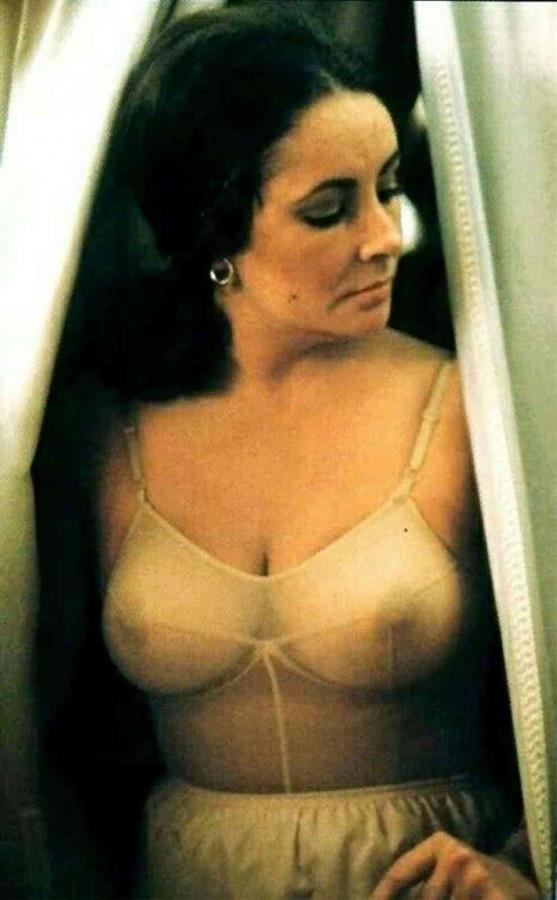 Elizabeth Taylor - breasts