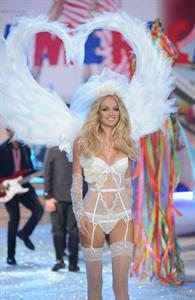 Lindsay Ellingson in lingerie