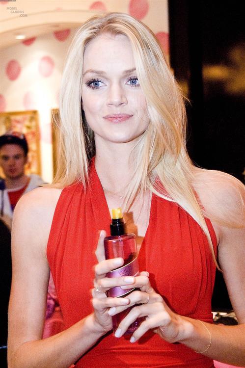 Lindsay Ellingson