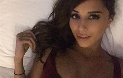 Tianna Gregory taking a selfie