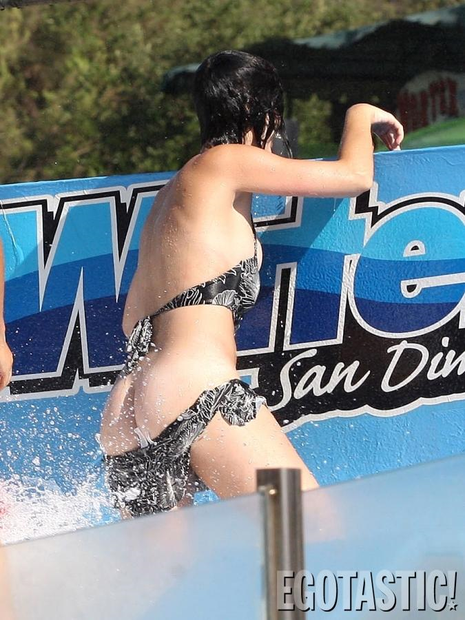 Katy Perry has a wardrobe malfunction and shows off her ass at Raging Waters Park